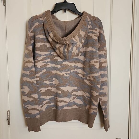 Christian Siriano NY Brown and Blue Camo - Picture 2 of 4